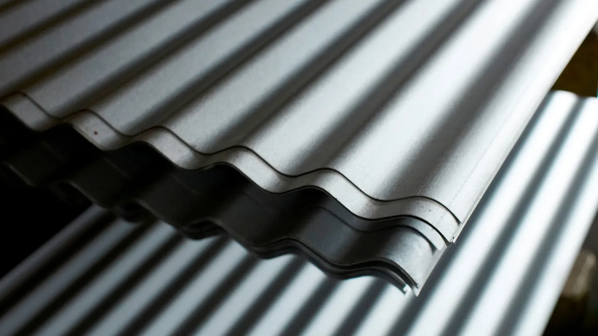 Металлический шифер 0.7 мм 1.1хL м МП18 оцинкованный